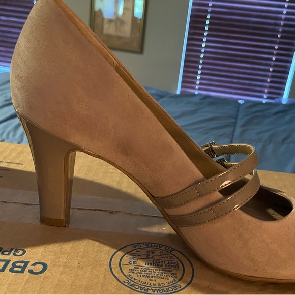 Vallay GIANI BERNINI mushroom suede MARY JANE Double STRAP HEELS SIZE 8 - Picture 6 of 11